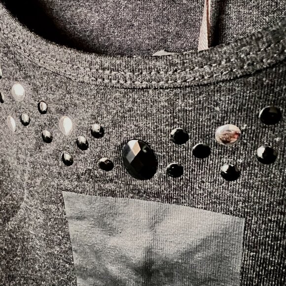 BNWT Folded & Hung brand Sleeveless tee w/black cross design on black tee Size M - Picture 4 of 6